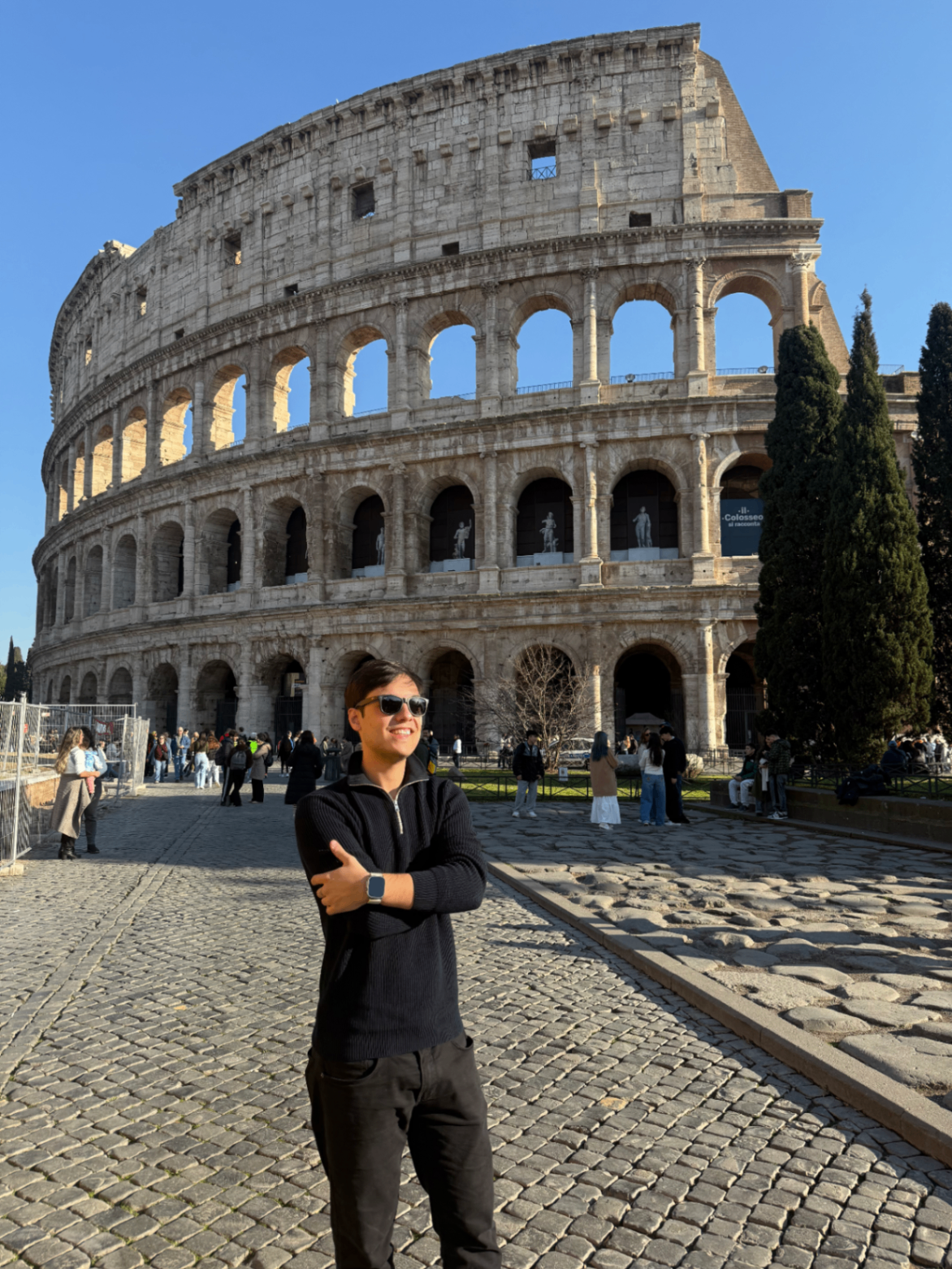 Naym em Roma, em frente ao Coliseu
